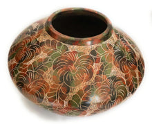Load image into Gallery viewer, Nicaraguan Ceramic Etched Decorative Bowl Nicaragua Pottery San Juan de Oriente 5.5&quot; Tall