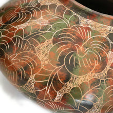 Load image into Gallery viewer, Nicaraguan Ceramic Etched Decorative Bowl Nicaragua Pottery San Juan de Oriente 5.5&quot; Tall