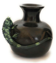 Load image into Gallery viewer, Mexican Decorative Ceramic Oaxaca Black Pottery Vase with Iguana 6.5&quot; Tall