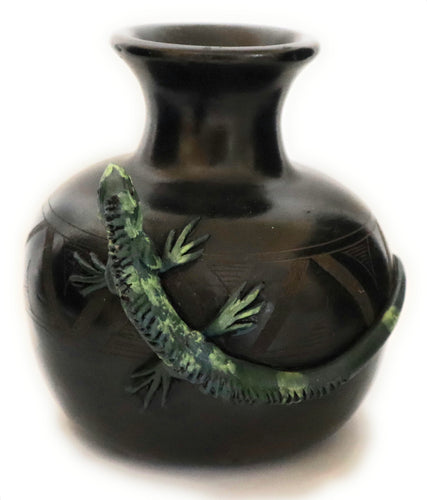 Mexican Decorative Ceramic Oaxaca Black Pottery Vase with Iguana 6.5
