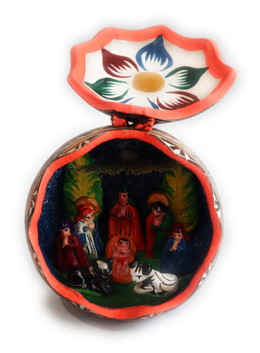 Gourd Art Nativity. Gourd Box with Hinged Lid with Nativity Scene. Diameter: 3.75
